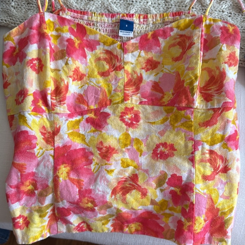 Old Navy Linen Blend Tank Top With Adjustable Straps 
Size Small